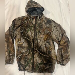 CAMO SPORTMANS WAREHOUSE WIND BREAKER (with cinch-adjustable) size medium